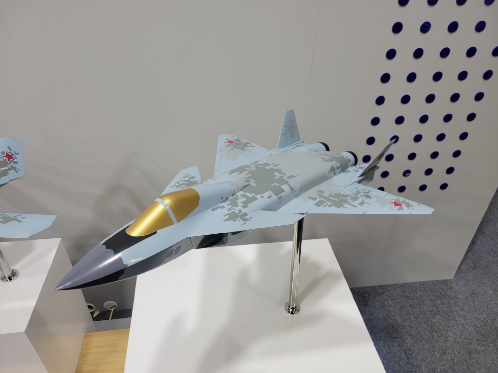酷似歼20:米格设计局展示舰载五代机模型