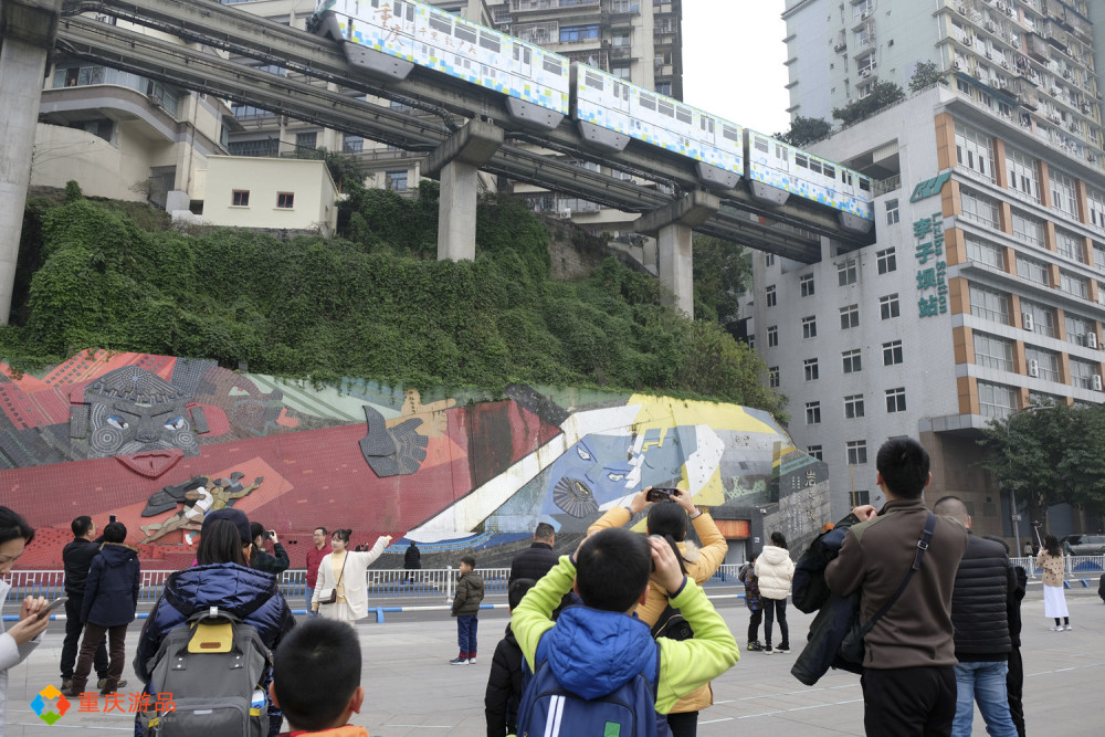 重庆旅游攻略:藏在李子坝背后的秘密基地,只看单轨穿楼就亏了