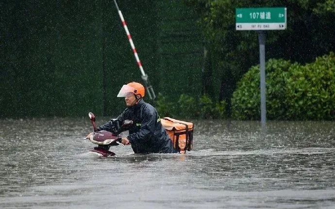 7月20日特大暴雨洪涝后,一位郑州女孩坐地铁从单位回家感人的生死经历