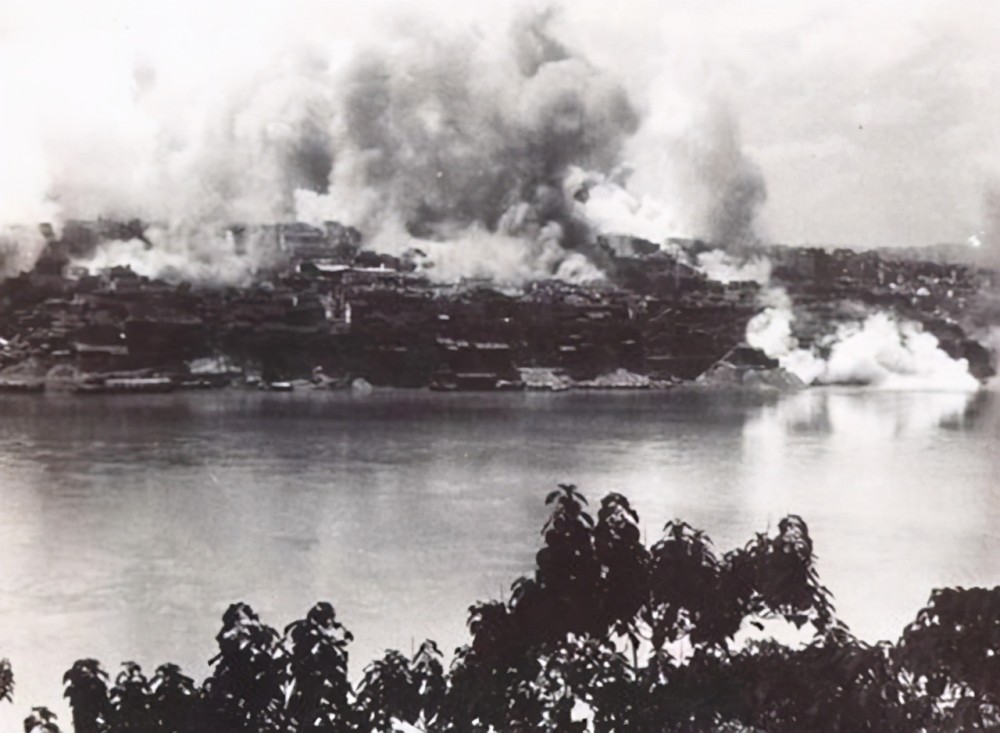 抗战时,日军为何经常袭扰重庆,却没有频繁轰炸延安?