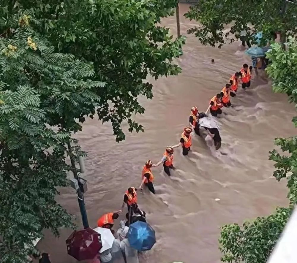 郑州特大暴雨后,这些画面我不敢看