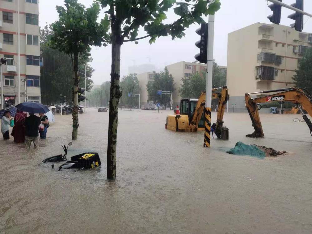 网友投稿|郑州暴雨,我坐上了地铁五号线!