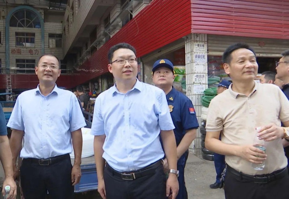 7月20日,鼎城区委副书记,区人民政府区长陈远来到桥南市场,督导市场