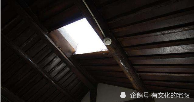 屋顶天窗发现个"木疙瘩",十几年后,专家:失传百年的"国宝"