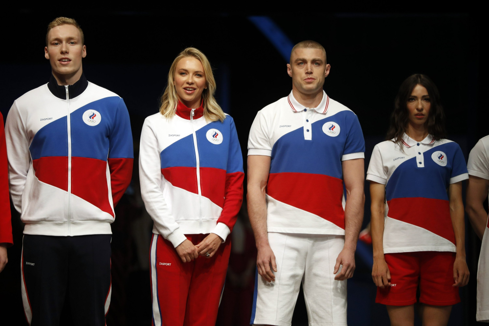 俄罗斯运动员展示奥运代表服装