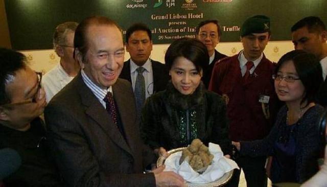 她在黑社会闯荡40年,从不拉帮结派,黑老大都要让她3分