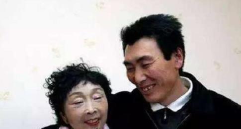 还记得27岁小伙李玉成吗?当年跟家人闹翻娶了59岁老太,现在怎样