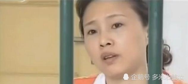 她是黑社会老大人称"三姐",收2000小妹逼迫卖身,手段