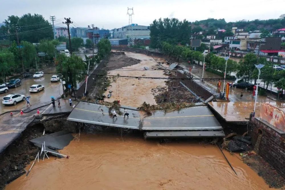 河南暴雨已致25人遇难,超124万人受灾,多国极端天气敲响气候警钟