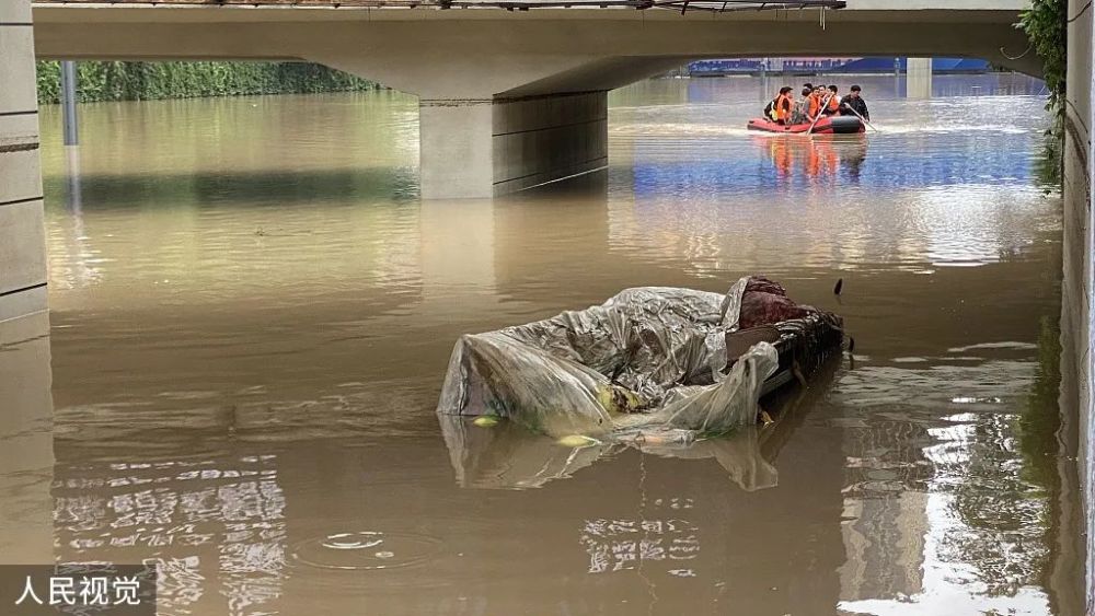 河南暴雨牵动人心:记者如何报道此类突发灾难性事件?