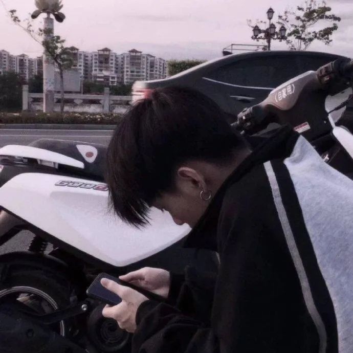 真人侧脸男生头像
