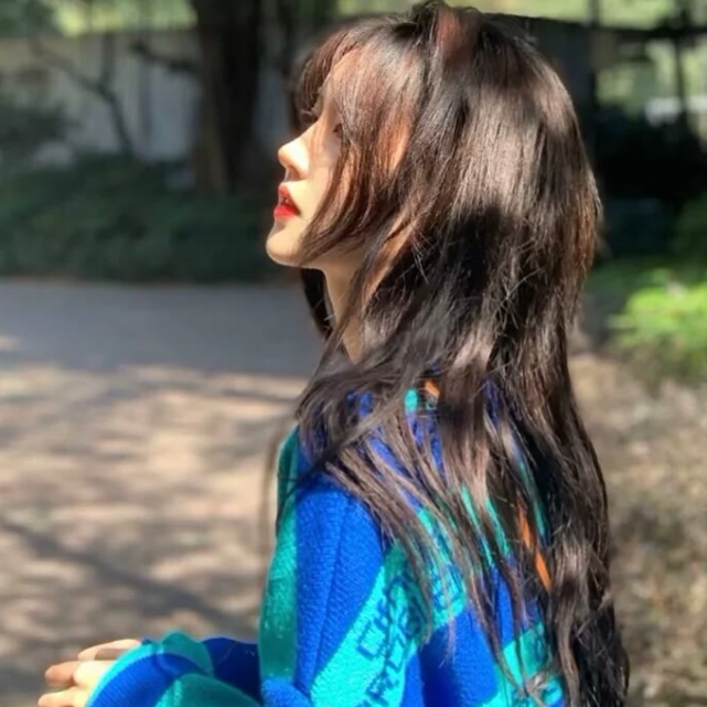好看的女生侧面头像