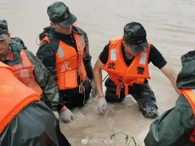 河南再发暴雨红色预警,解放军和武警部队展开紧急救援