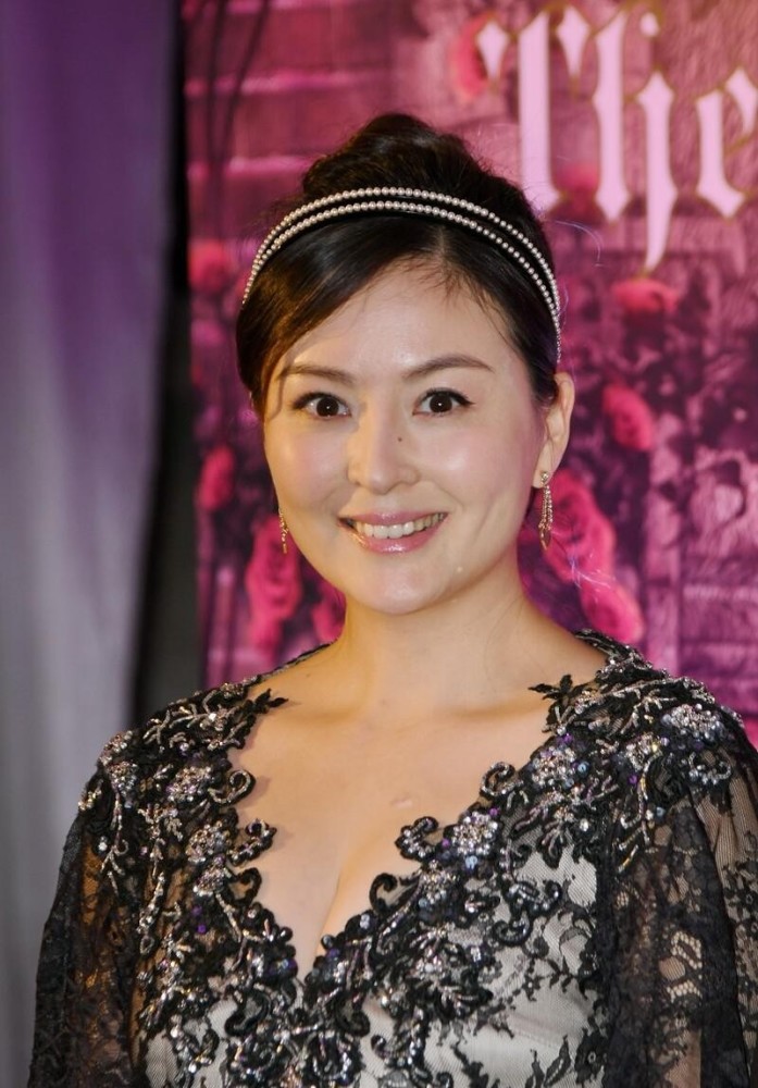戴娇倩的初恋脸肉嘟嘟裙子穿出少女气质看不出真实年纪