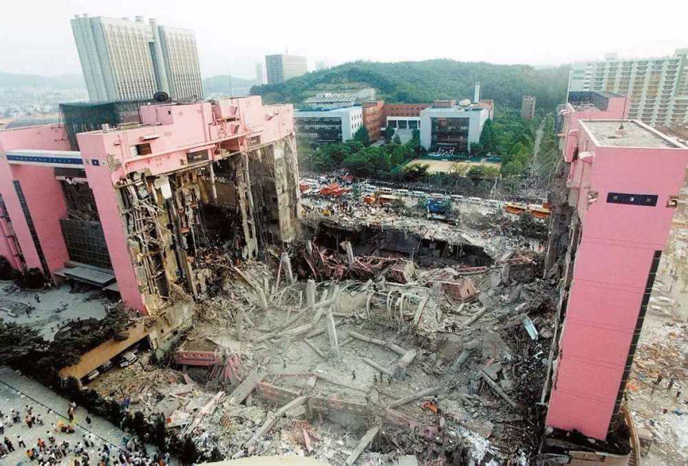 两起史上最严重塌楼事故,共1600人毙命,大楼真能被空调压塌?