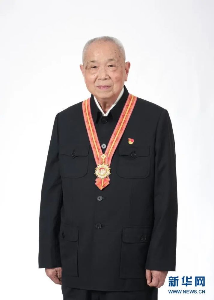 【榜样的力量】"七一勋章"获得者丨"草鞋书记"周永开:永远扎根于人民
