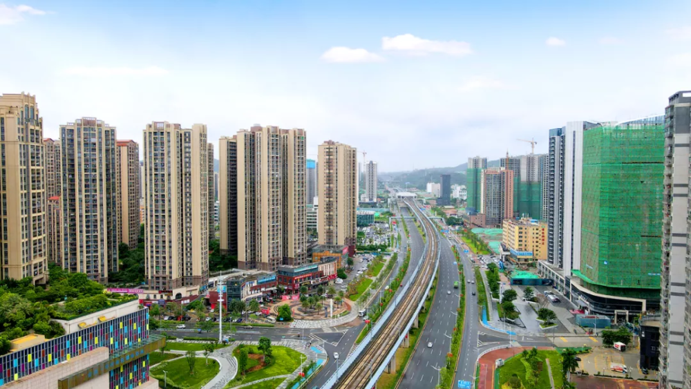 变化,来看2021年7月,从高空视角拍下的仲恺大道沿线城市界面航拍图