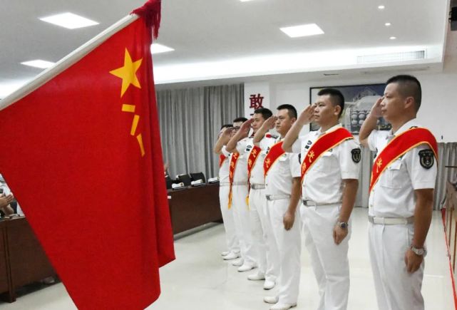 一朝戎装一生荣光海军某联合训练基地隆重举行军官退役仪式