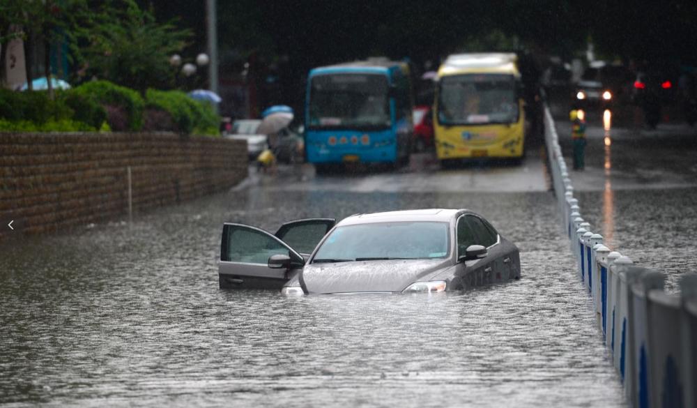 郑州市暴雨红色,雷电黄色预警