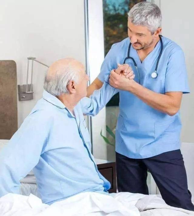 如何预防老人摔倒?
