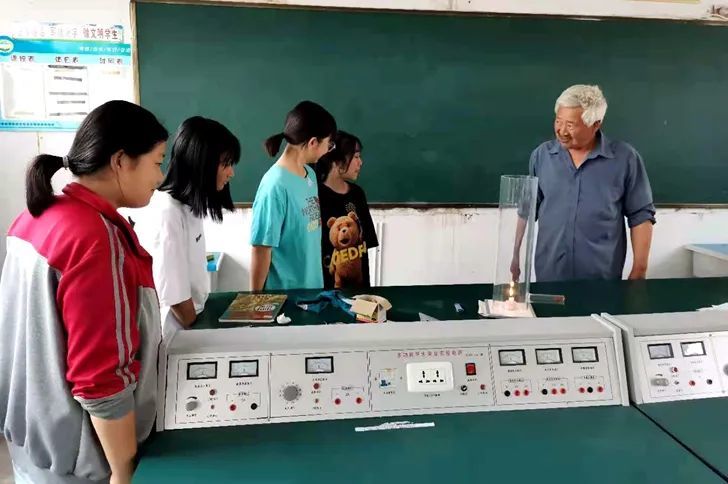循循善诱教诲 脚踏实地示范——玉田县石臼窝中学 齐瑞彩