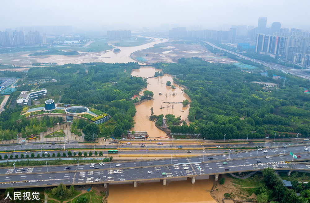 郑州特大暴雨过后 航拍贾鲁河西流湖河雕塑公园段