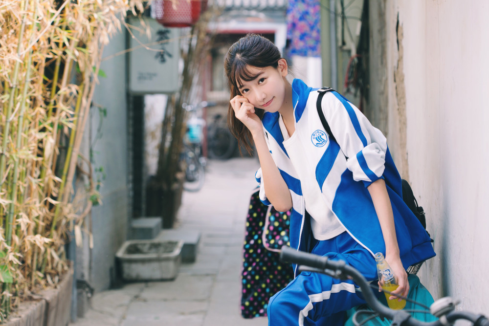 尽管学生不喜欢穿校服,但我国校服拥有着比较悠久的历史