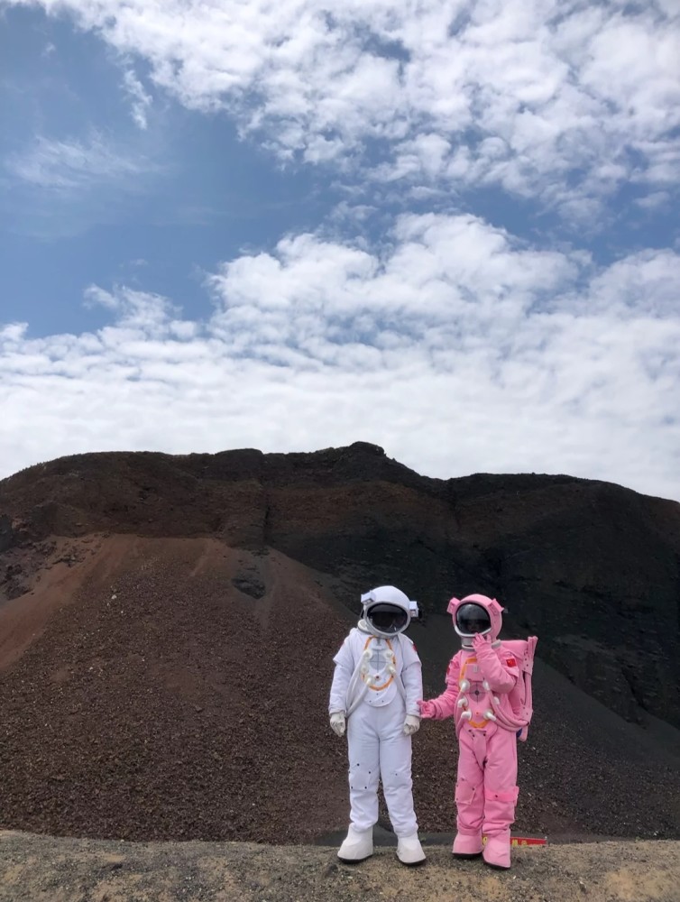 治愈系太空服图片