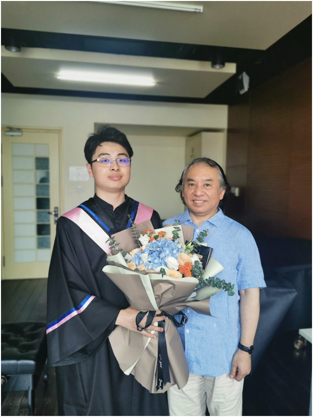 (与恩师中国钢琴学会会长,中央音乐学院前钢琴系主任吴迎教授)