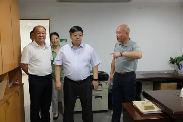 省水利厅领导到省移民发展中心调研
