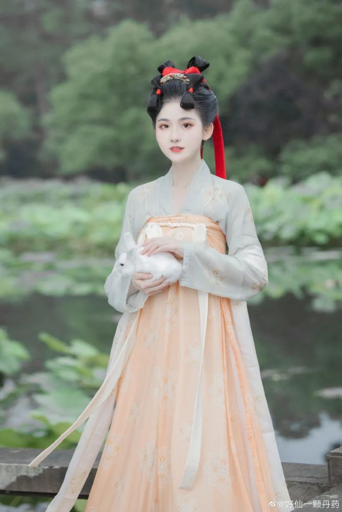 汉服仕女|我们会在夏枝繁茂时相见