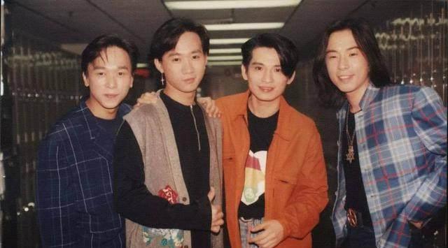 1993年,黄家驹葬礼上崩溃大闹,发誓终身不嫁的女友