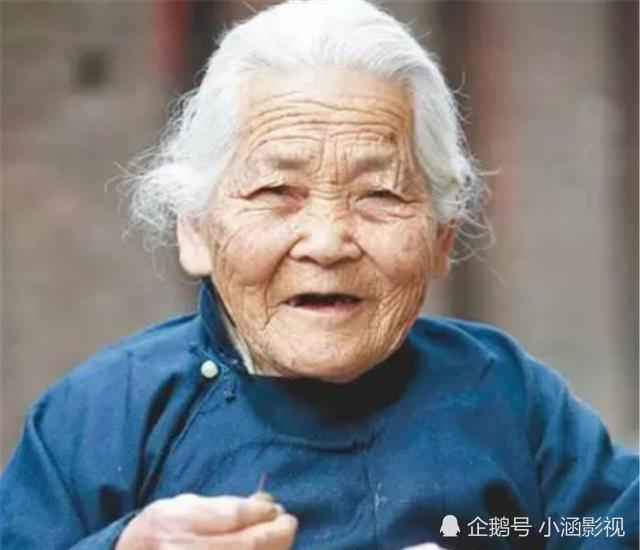 浙江长寿老人毕女:50岁生下小儿子,113岁还可缝补衣服