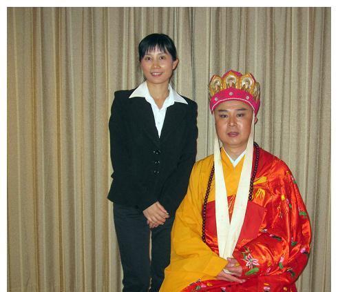 "女儿国王"朱琳的红尘痴恋,结过两次婚,为何没有子女?