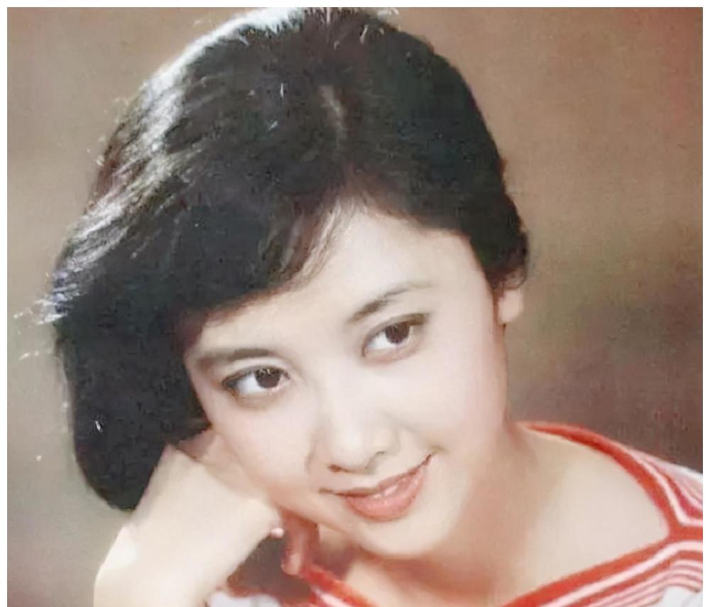 "女儿国王"朱琳的红尘痴恋,结过两次婚,为何没有子女?