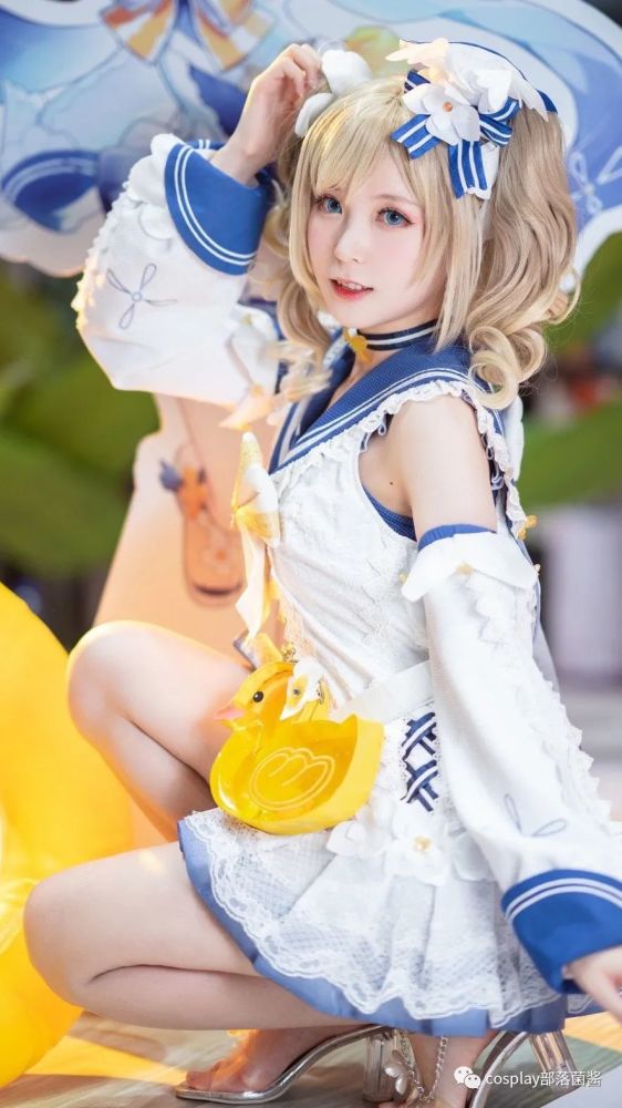 cos:原神芭芭拉夏日装cos正片@瞎秋