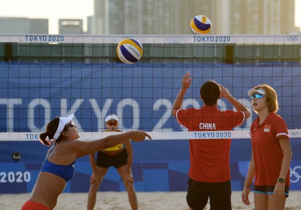 东京奥运会中国女子沙滩排球队赛前训练
