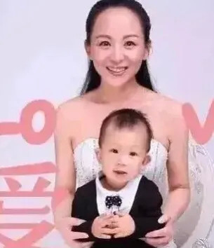 鲁豫问邰丽华老公李春:你们俩在一起怎么交流?全部用手语吗