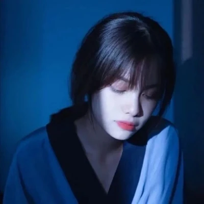 温柔女生头像这场雨不打伞或许更浪漫
