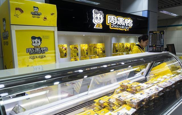 他靠偷师起家,却反超周黑鸭,门店数是周黑鸭8倍,年入8