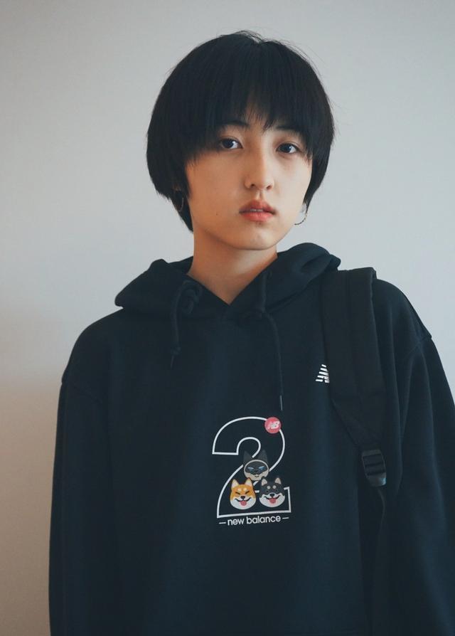 张子枫剪"男仔头"好帅气,穿夹克配休闲裤玩中性玩,少年感满满
