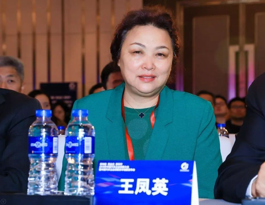 5位女最佳ceo,除了董明珠,3位是千亿富豪,1人是汽车唯一女总裁