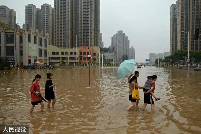 郑州:暴雨洪涝过后 救援进行中