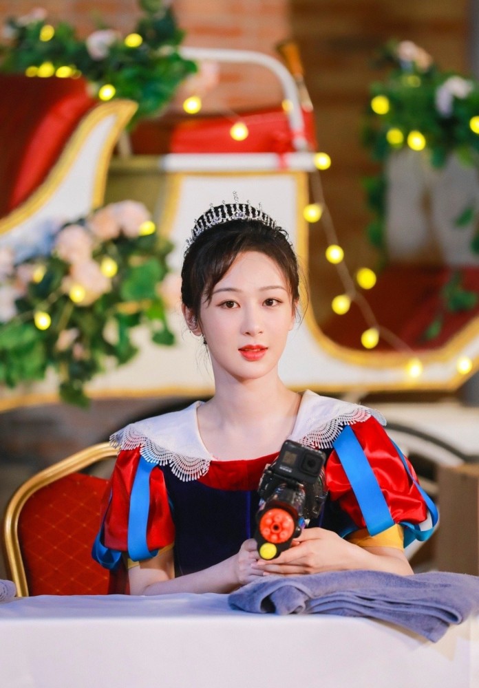 杨紫cos的白雪公主将成经典五官精致温婉可爱完美诠释白幼瘦