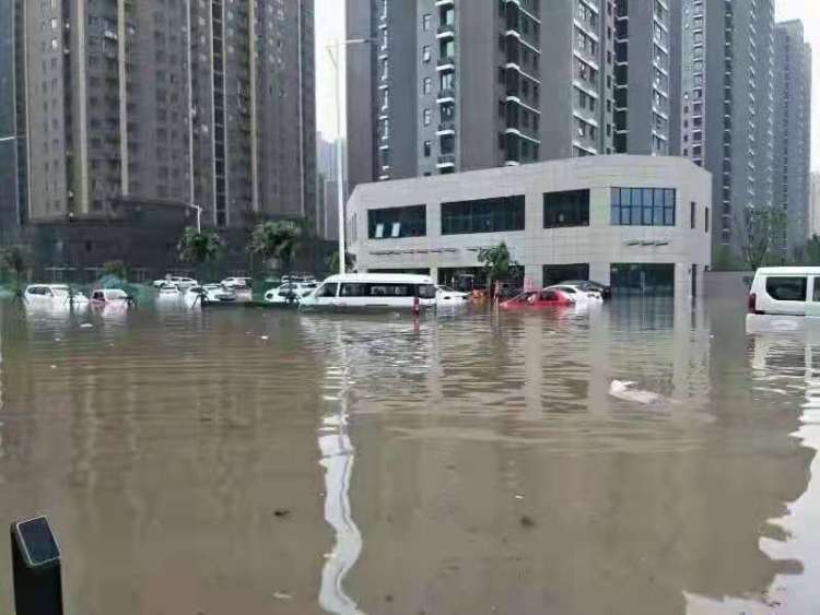 特大暴雨中心新乡籍记者记述家乡水灾