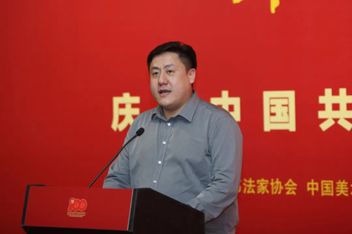 中国艺术研究院二级教授,博士生导师唐建代表特邀艺术家发言.