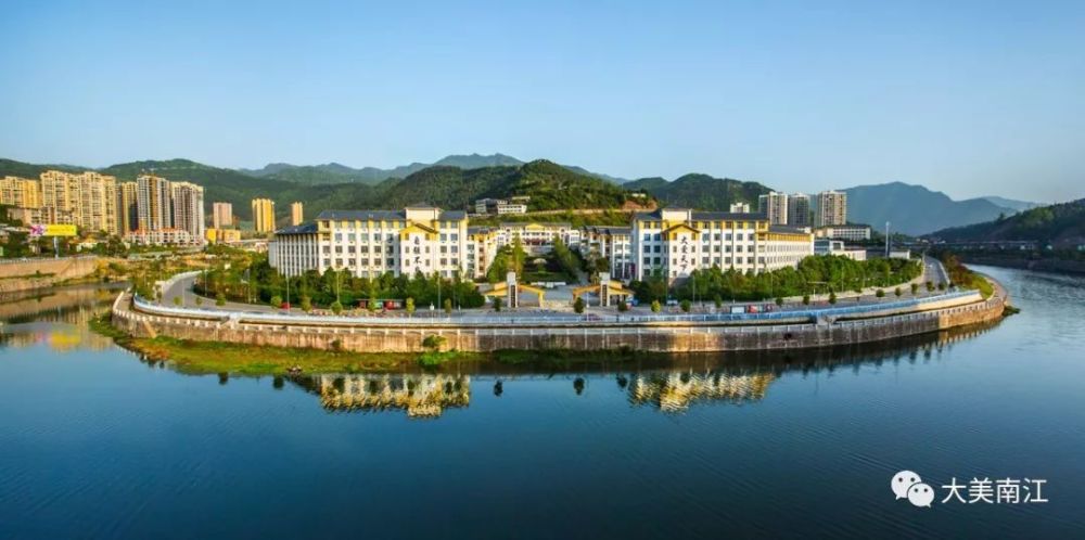 对比看变化之南江七一中学发展变化史