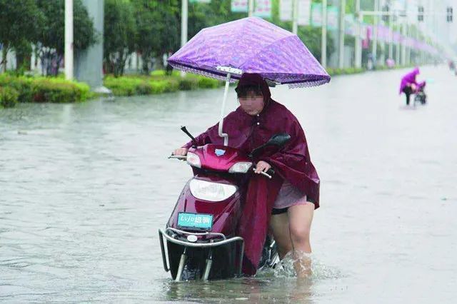 下雨天可以骑电动车吗电动车里面进水了怎么办