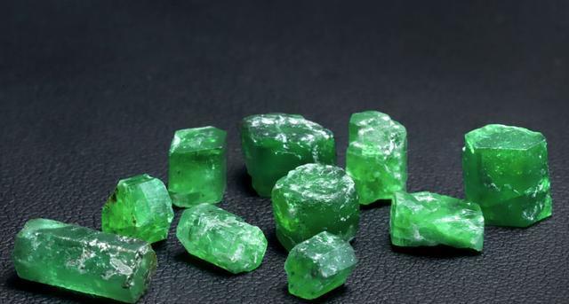 全世界最"疯狂"的石头—祖母绿,它的珍贵程度不亚于任何宝石