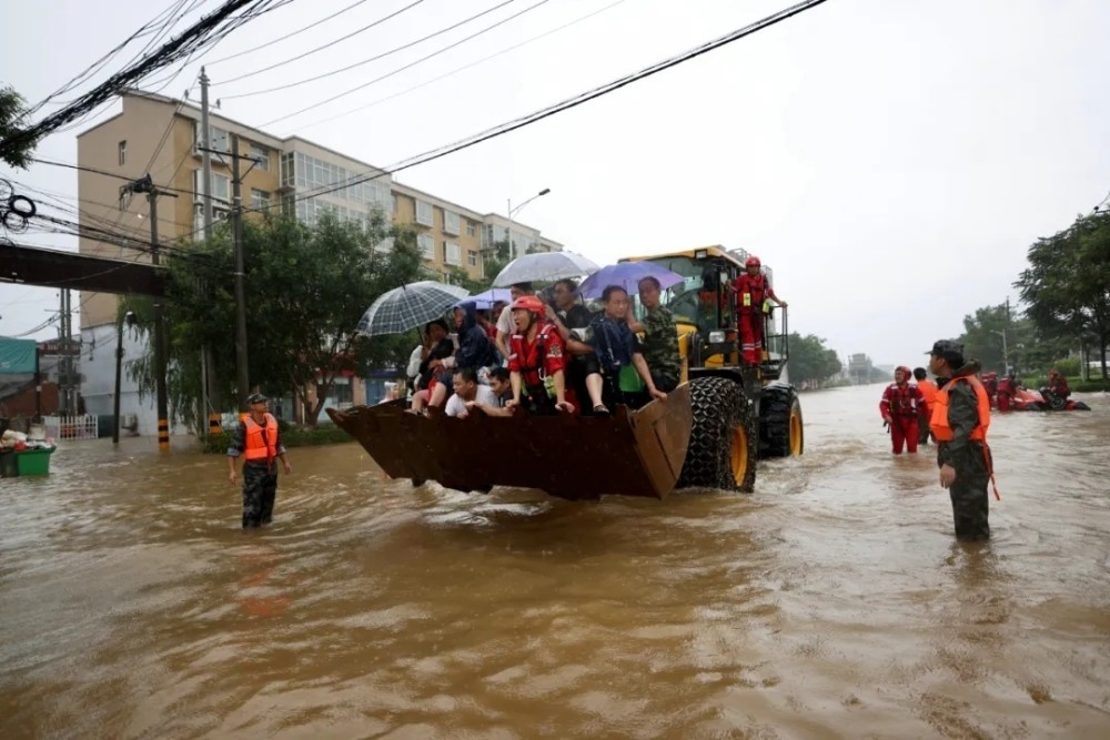 河南暴雨公益驰援在一线8批逾50万件救灾物资到了壹基金紧急响应河南